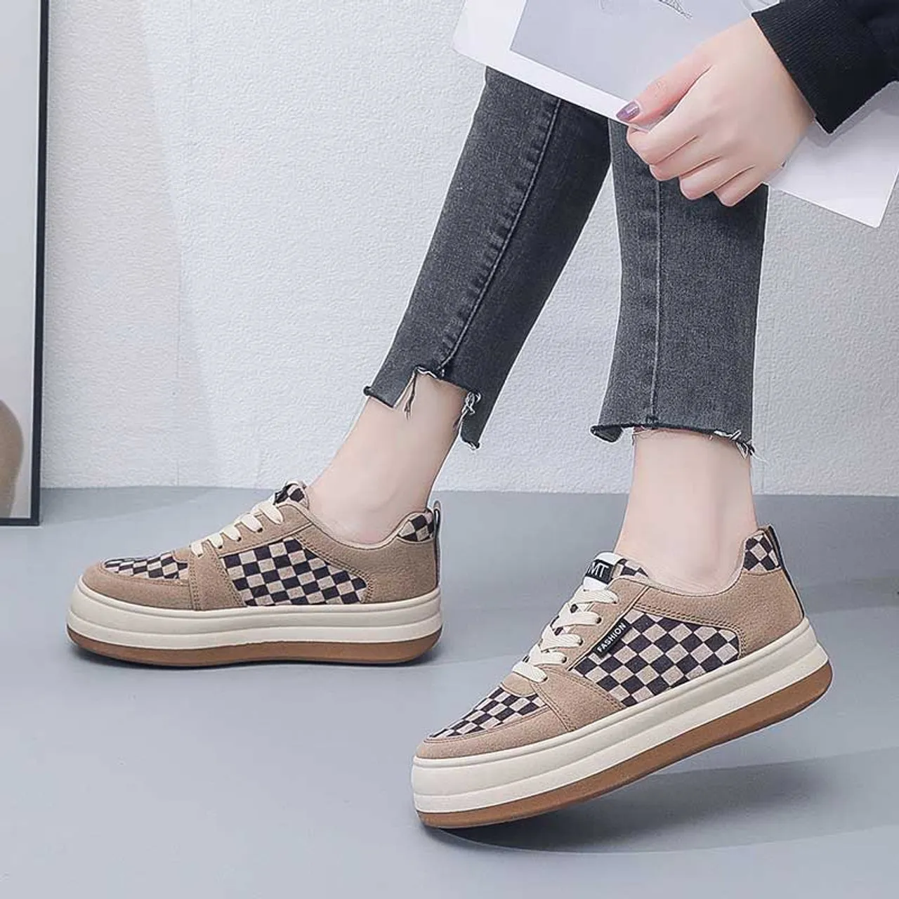 Brown check pattern lace up shoe sneaker