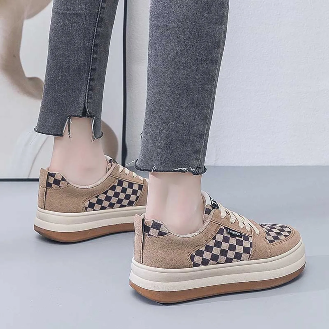 Brown check pattern lace up shoe sneaker