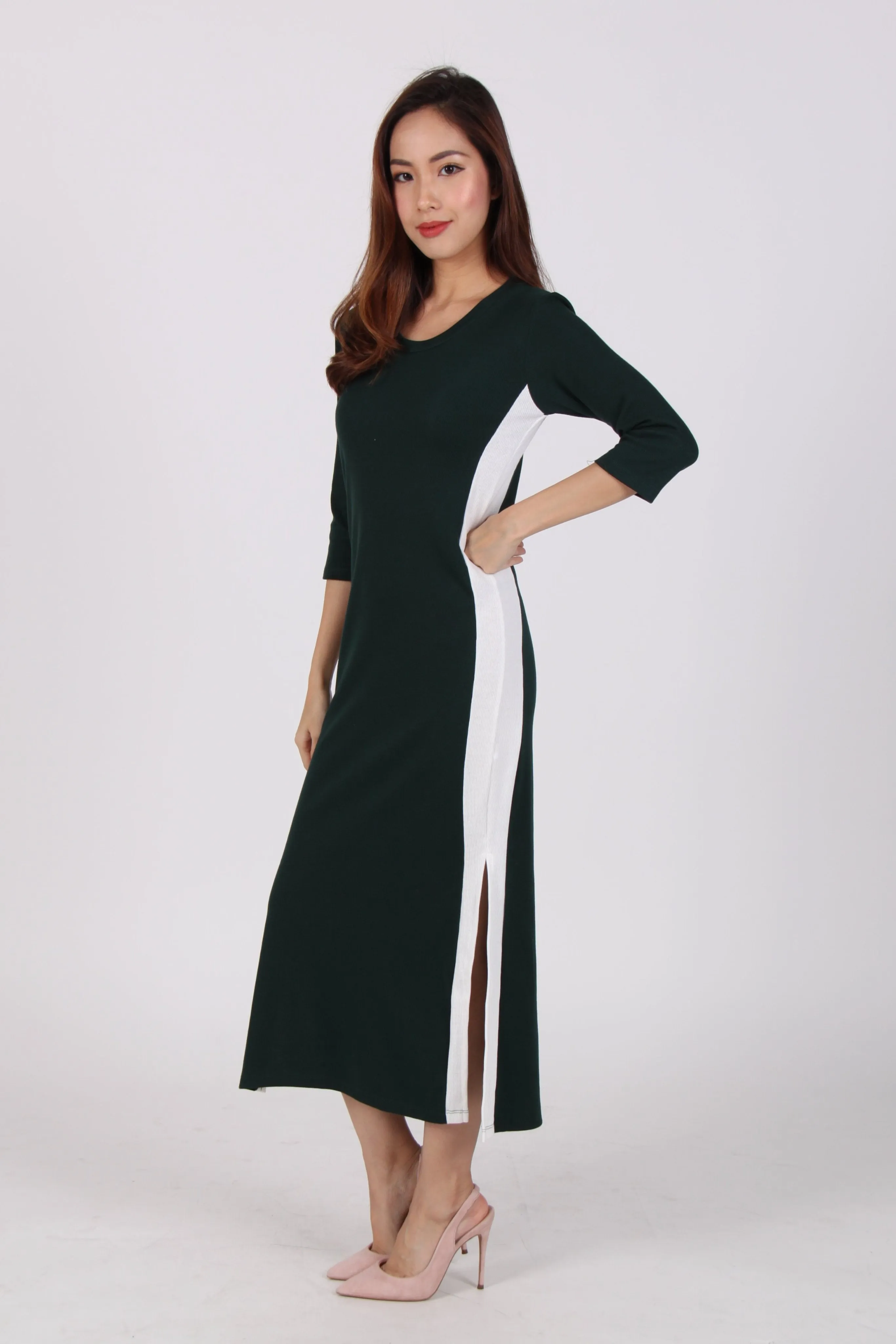 Contrast Quarter Sleeve Side Slit Midi Dress in Dark Green