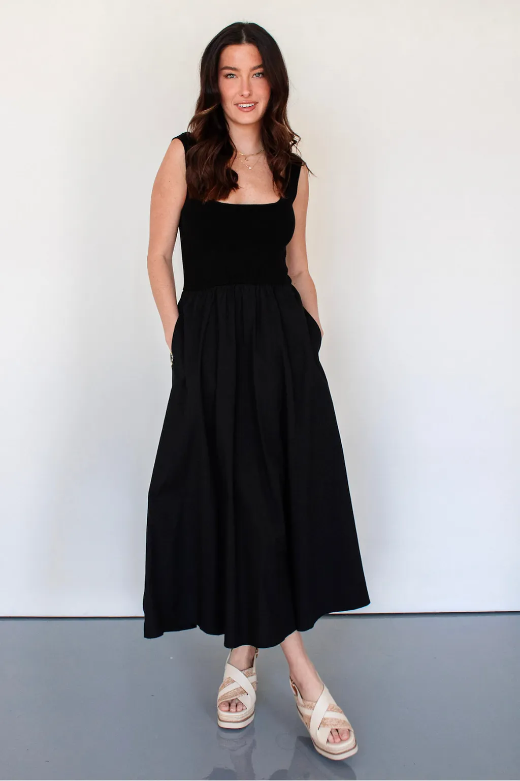 Heaven In your Eyes Midi Dress in Black