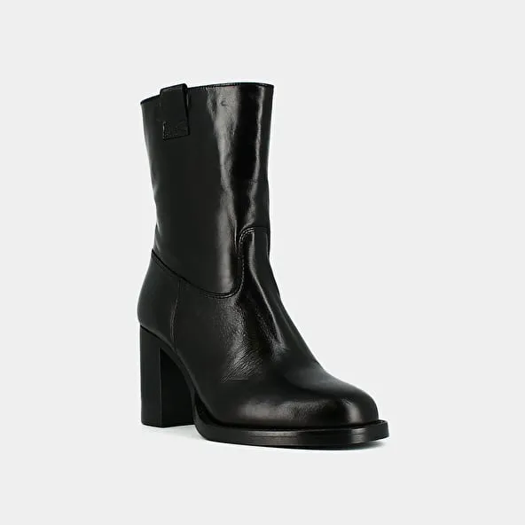 Heeled boots with cut-outs in black leather